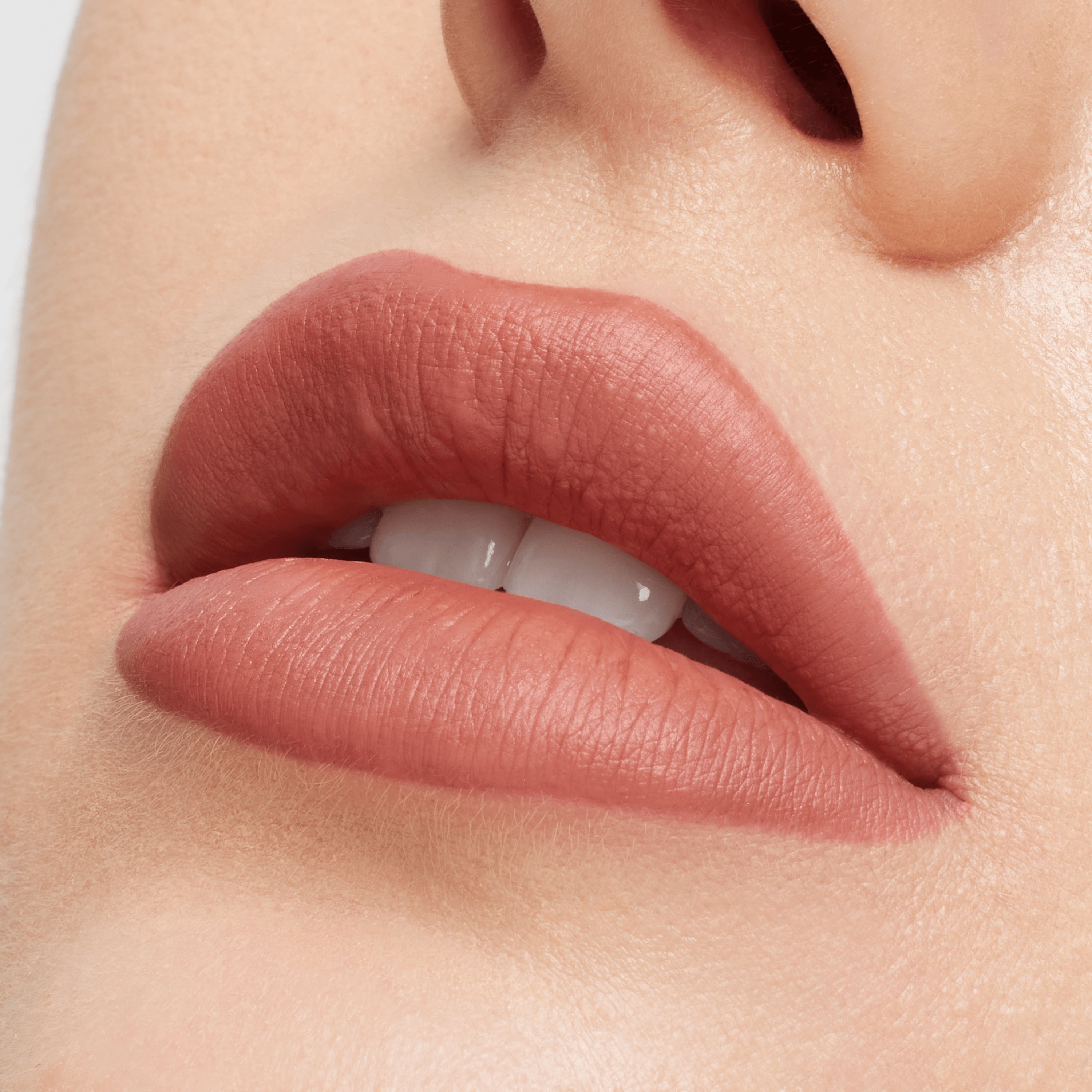 M·A·CXIMAL SILKY MATTE VIVA GLAM LIPSTICK - Polished Daily Care