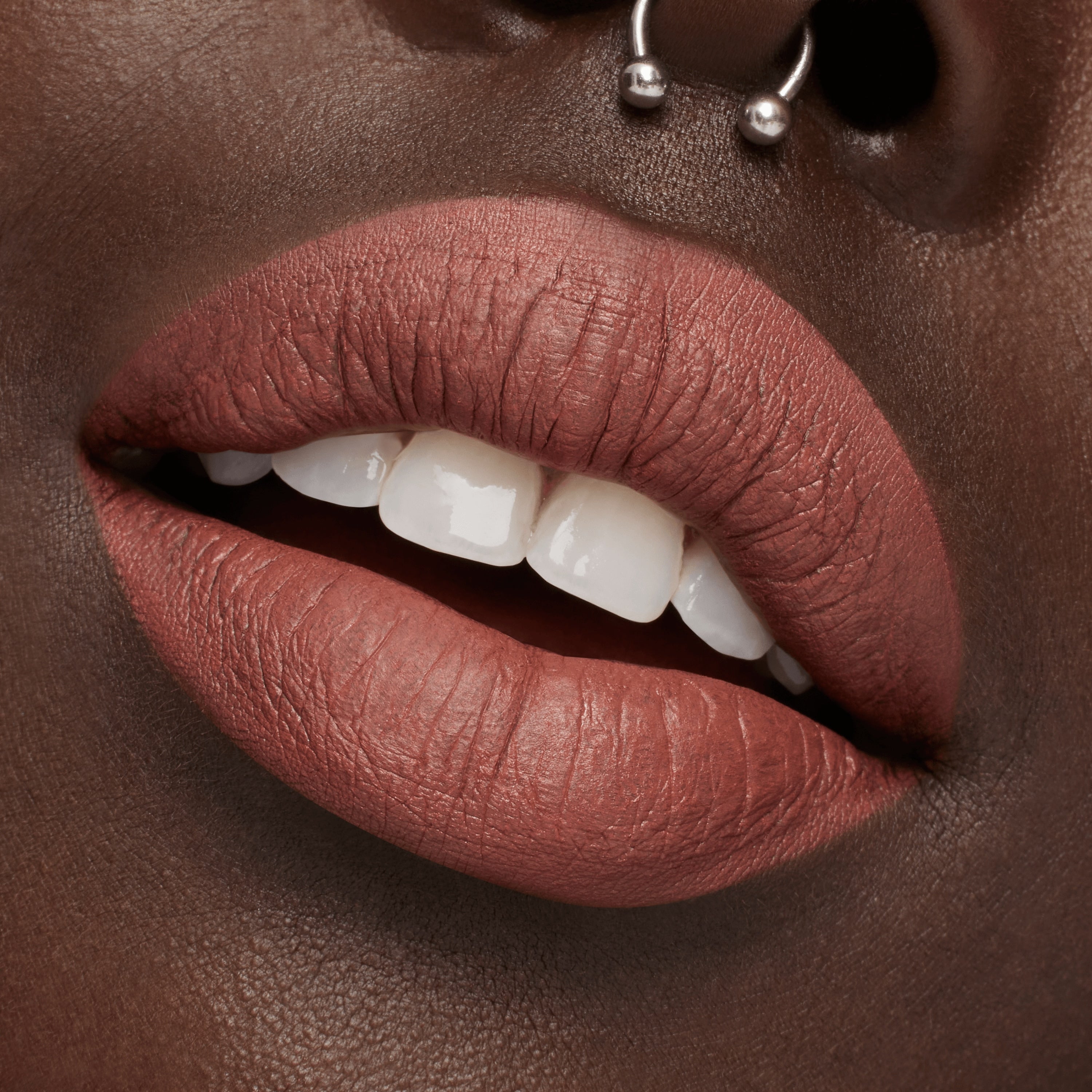M·A·CXIMAL SILKY MATTE VIVA GLAM LIPSTICK - Polished Daily Care