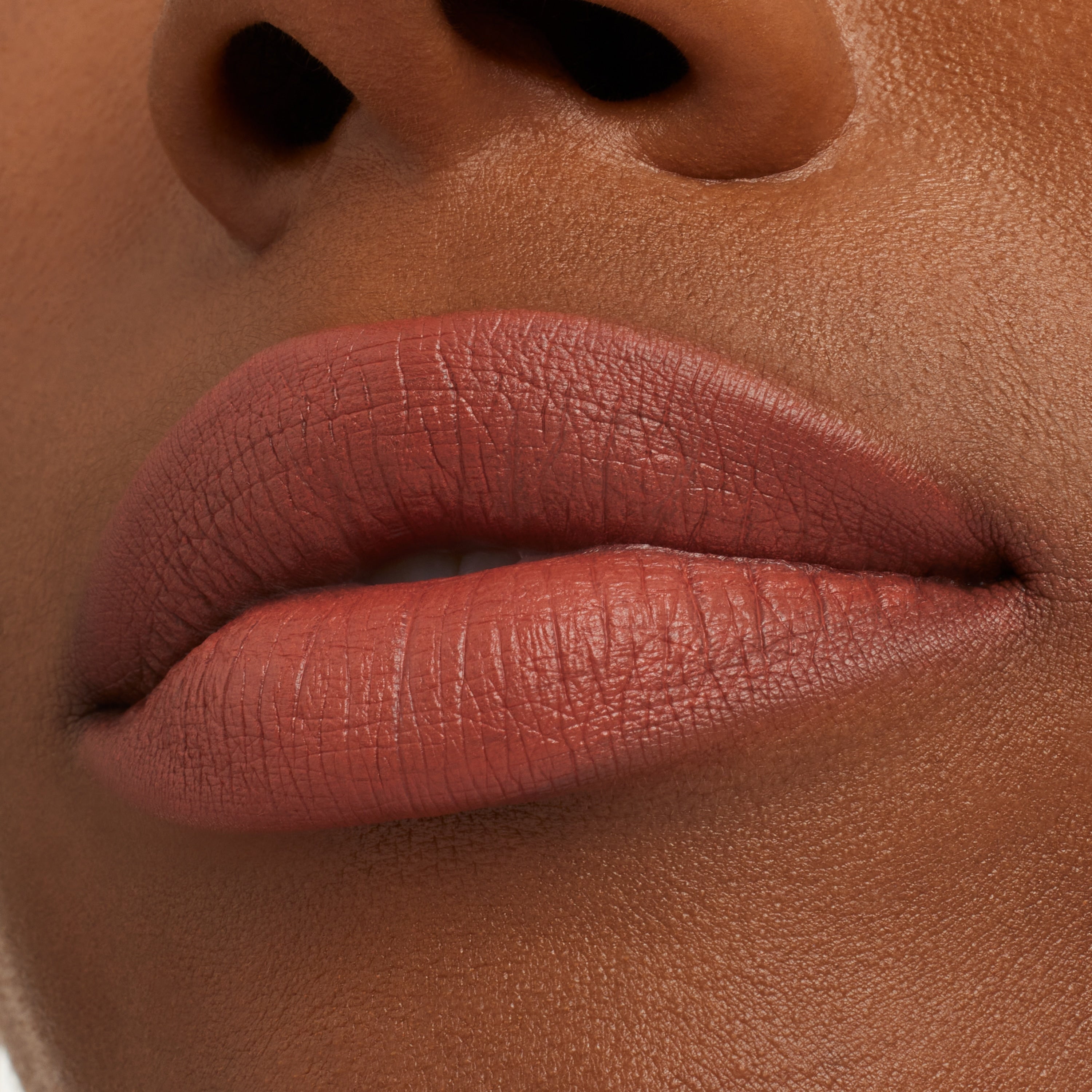 Matte Lipstick / M·A·C 40 Disney Favourites in Princess Incognito - Polished Daily Care
