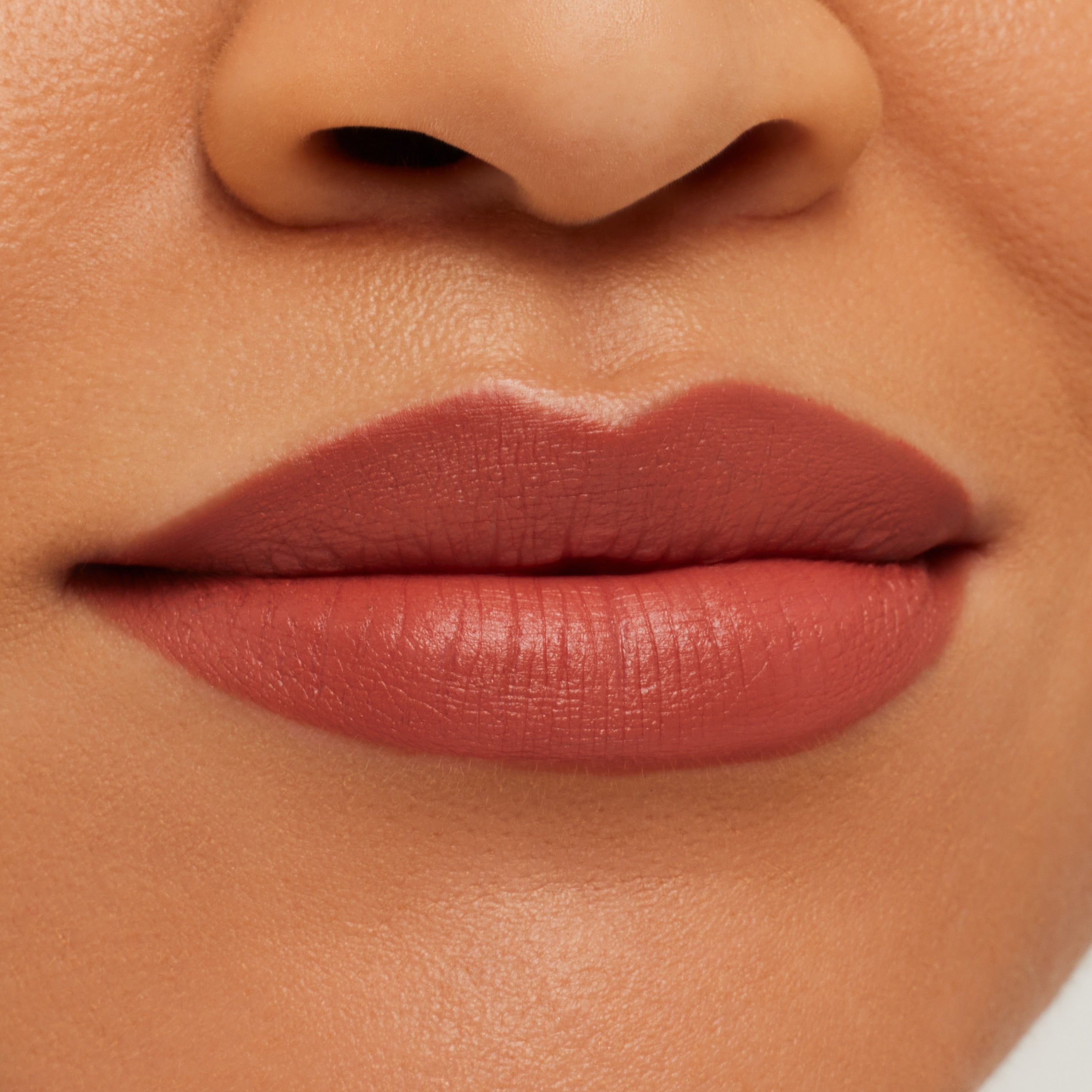 Matte Lipstick / M·A·C 40 Disney Favourites in Princess Incognito - Polished Daily Care
